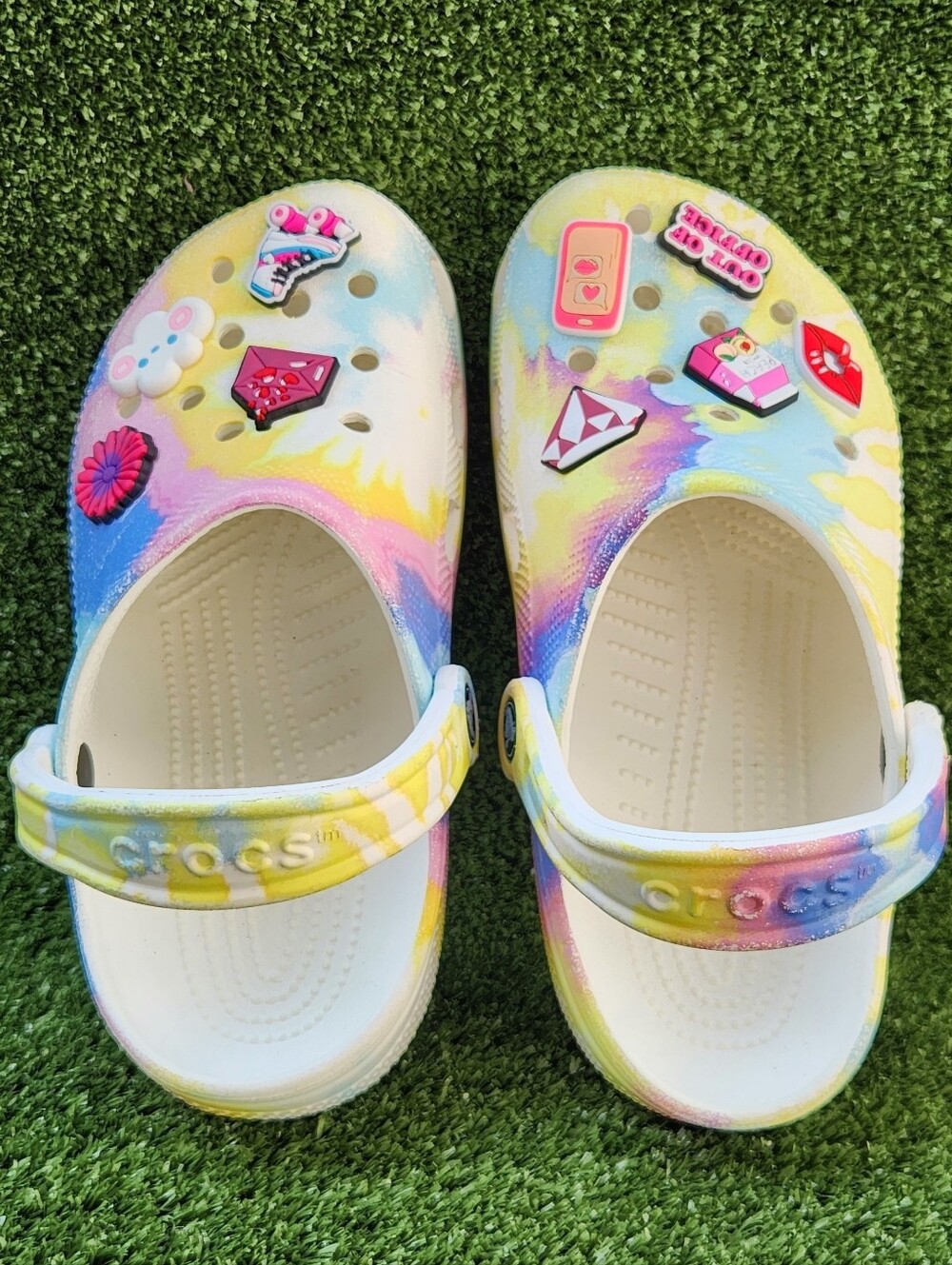 CROCS Classic Tie-Dye Graphic Clogs Jibbitzs Included Size J5 Big Girls Youth - Picture 12 of 16
